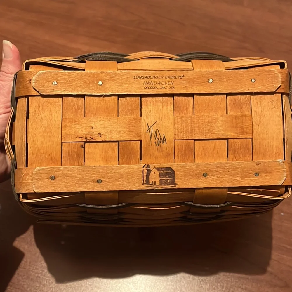 Vintage Longaberger 1994 basket with protector